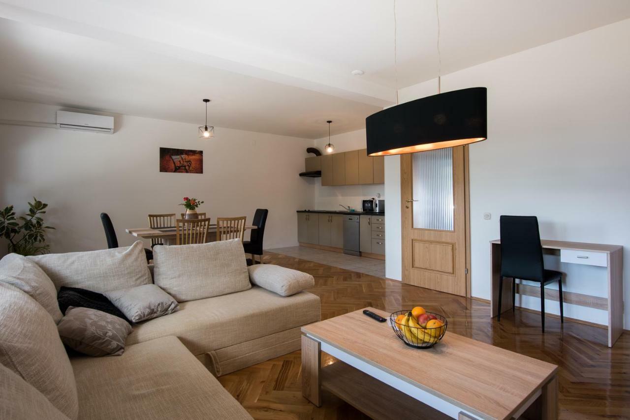 Seasons Apartmani Ösek Dış mekan fotoğraf
