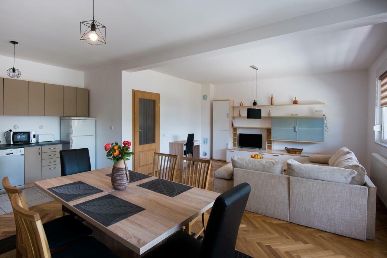 Seasons Apartmani Ösek Dış mekan fotoğraf