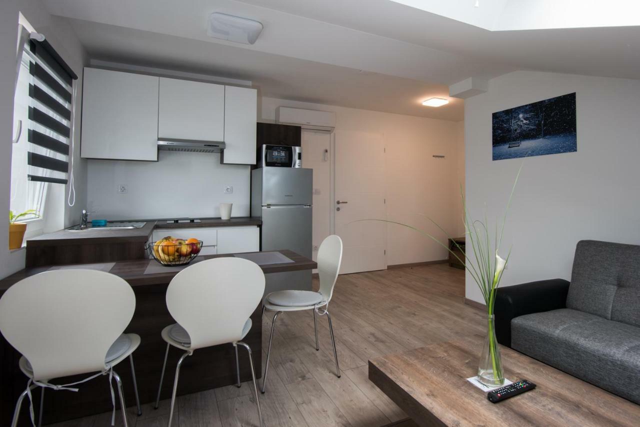 Seasons Apartmani Ösek Dış mekan fotoğraf